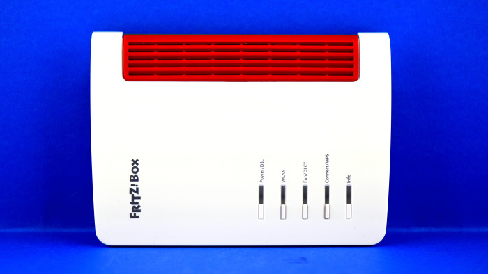 Die Fritzbox 7510 von vorn (Bild: Harald Karcher)